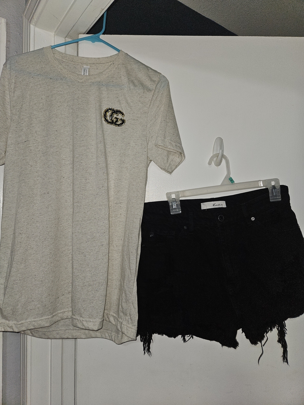 Cream Tee with GG Logo And Distressed Shorts